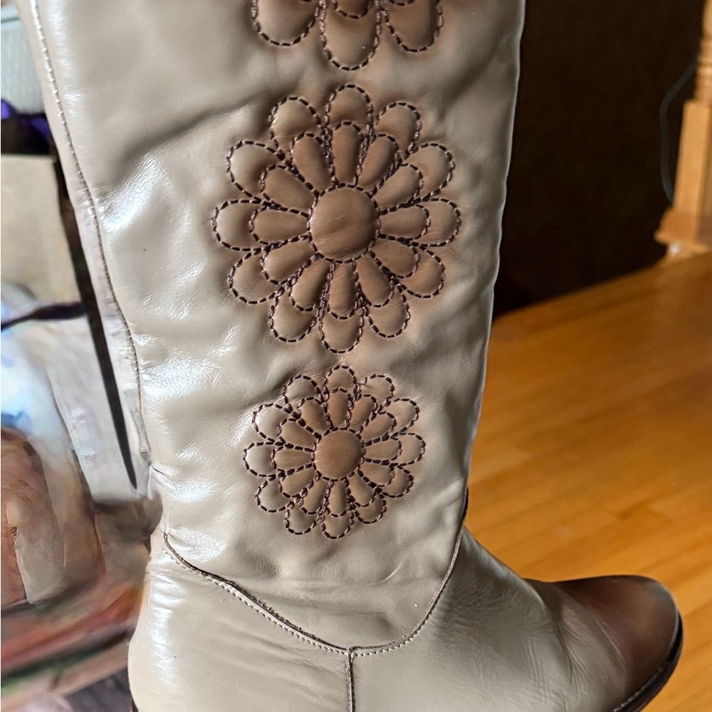 Brown Floral Embroidered Women's Boots